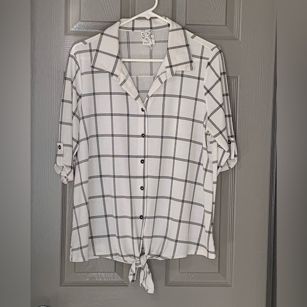 Naïf- White 3/4 sleeve top- XL